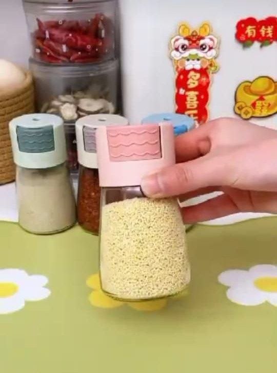 Condiments dispenser