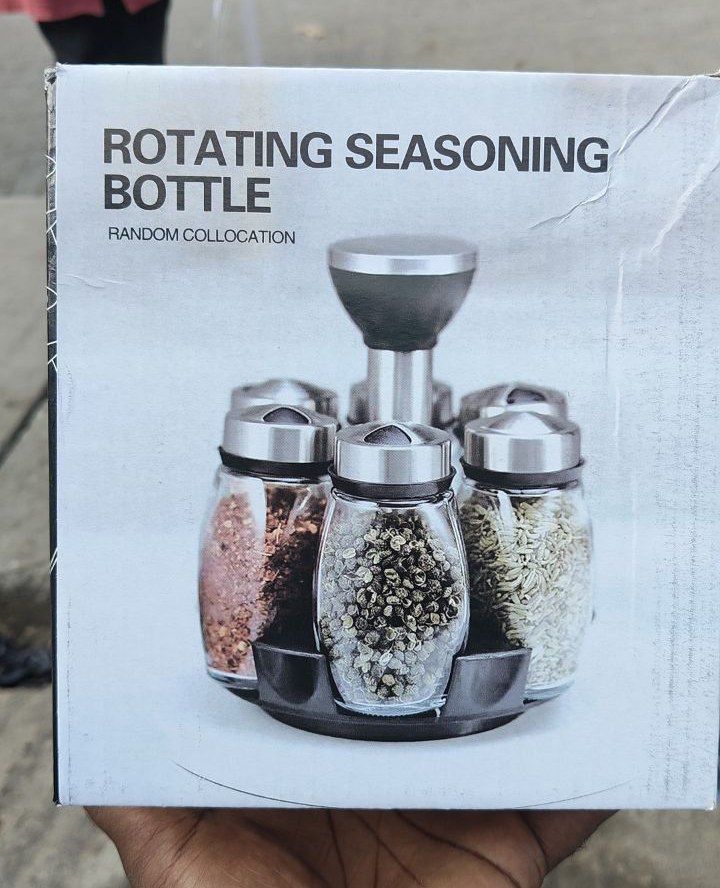 Rotating seasoning bottle